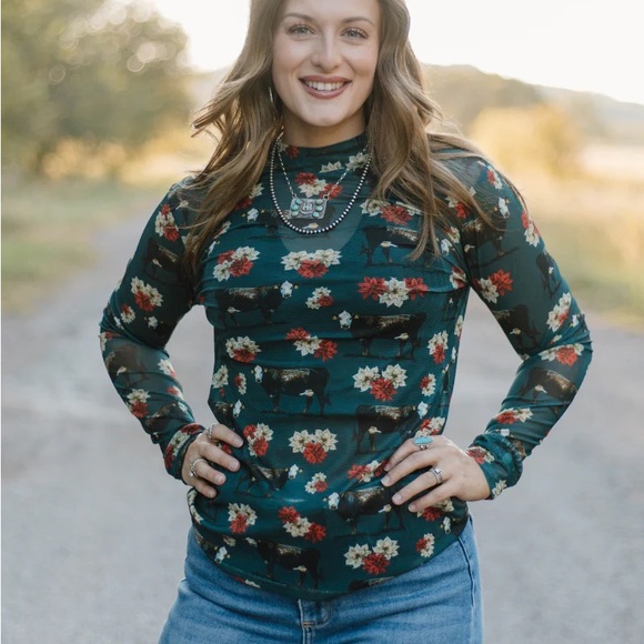 Poinsettias on the Prairie Mesh Top - Picture 2 of 7